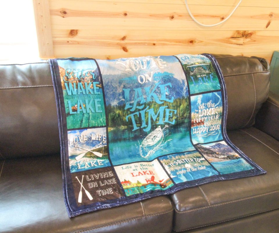 lake livingston cabin couch